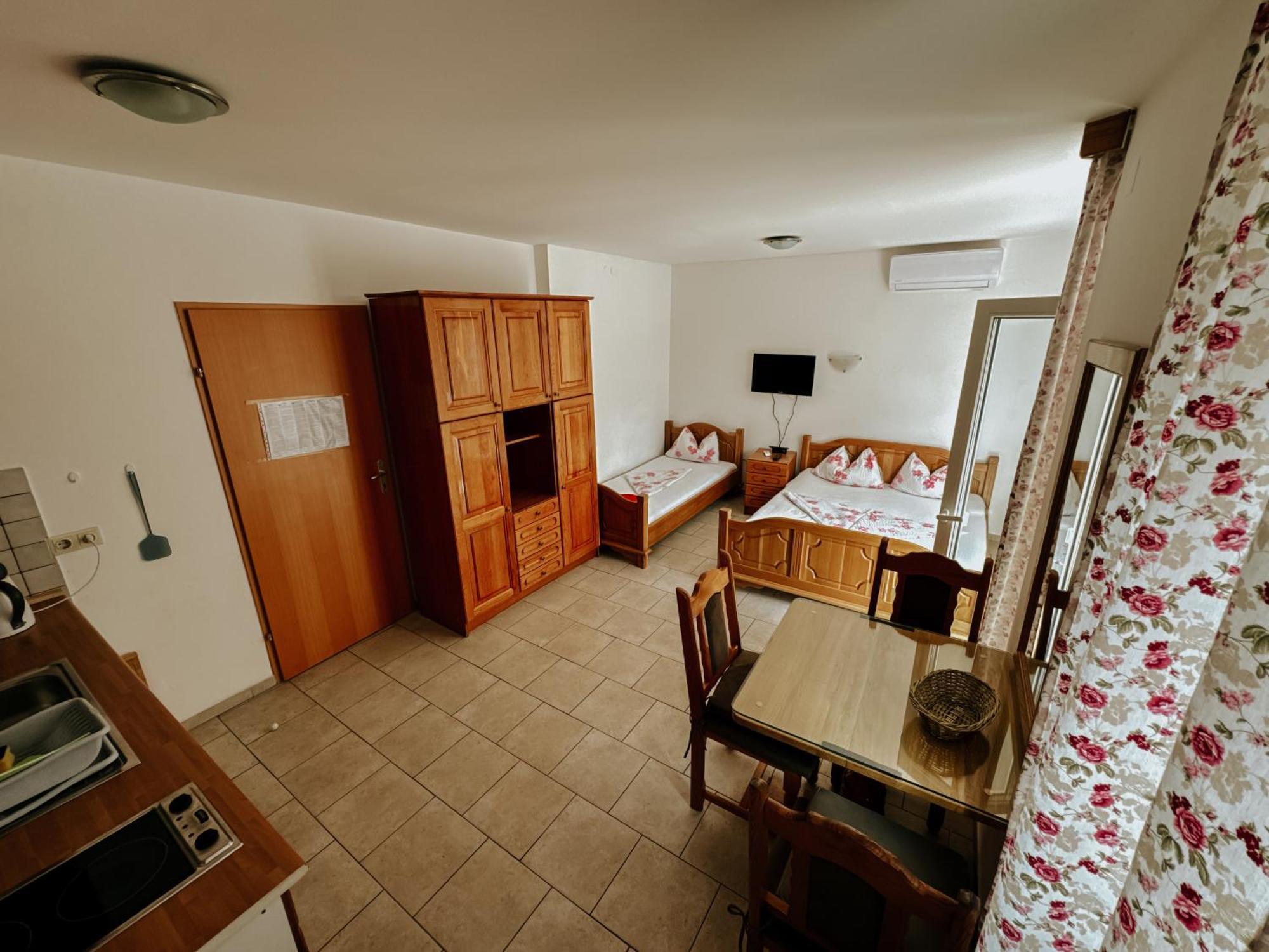 Krk Kornic Apartments Esterno foto